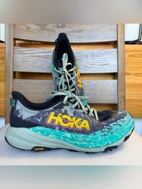 Hoka | Speedgoat 6 | Women's | Black/Aloe Vera size 11B